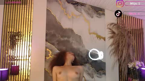 Snapshot of miticabrennet chatting on 02-25-26, 05:17 Mtica Brennet online show from 02-25-26, 05:17