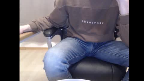 Snapshot of mitsch01 chatting on 02-11-25, 12:27 Mitsch online show from 02-11-25, 12:27