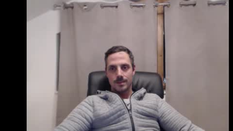 Snapshot of mitsch01 chatting on 10-07-25, 06:16 Mitsch online show from 10-07-25, 06:16