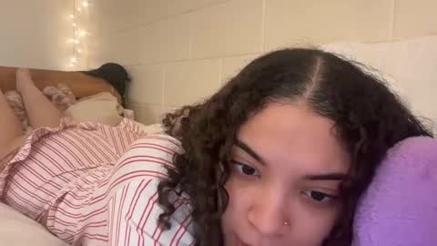 Snapshot of mixedmamas chatting on 02-14-26, 08:00 mixedmamas online show from 02-14-26, 08:00