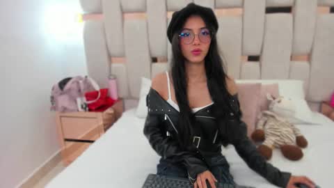 Miyu online show from 10-19-25, 01:56