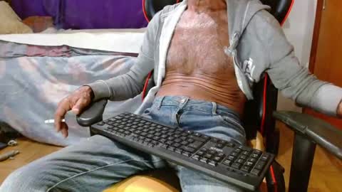 Snapshot of mjmadurengue chatting on 12-24-24, 09:44 Mario jose online show from 12-24-24, 09:44