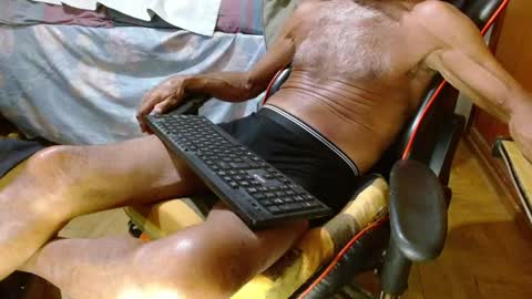 Snapshot of mjmadurengue chatting on 12-25-24, 05:37 Mario jose online show from 12-25-24, 05:37