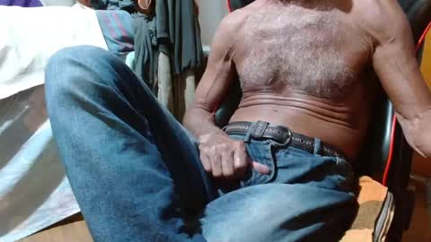 Snapshot of mjmadurengue chatting on 01-14-25, 11:48 Mario jose online show from 01-14-25, 11:48