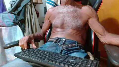 Snapshot of mjmadurengue chatting on 01-16-25, 03:45 Mario jose online show from 01-16-25, 03:45