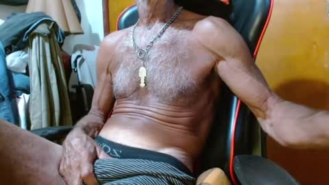 Snapshot of mjmadurengue chatting on 01-17-25, 05:42 Mario jose online show from 01-17-25, 05:42