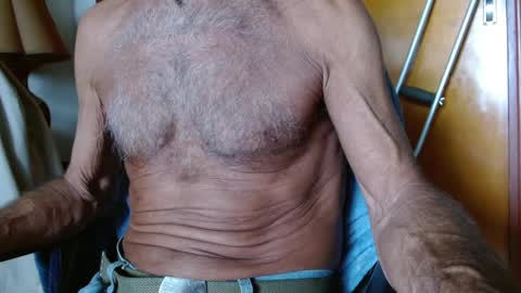 Snapshot of mjmadurengue chatting on 03-08-25, 06:58 Mario jose online show from 03-08-25, 06:58