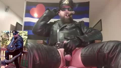 Snapshot of mmazsnake chatting on 01-11-25, 12:33 SMOKINsnakeEYEZ online show from 01-11-25, 12:33