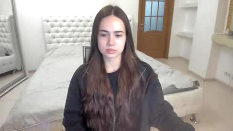 Snapshot of mmm_bananaa_ chatting on 01-24-25, 06:25 Beata online show from 01-24-25, 06:25