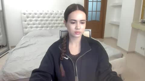 Snapshot of mmm_bananaa_ chatting on 02-01-25, 04:11 Beata online show from 02-01-25, 04:11