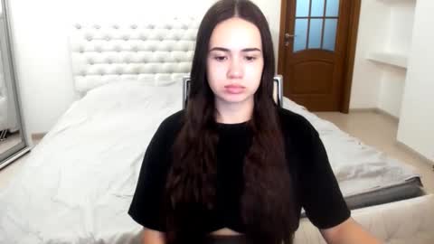 Snapshot of mmm_bananaa_ chatting on 02-03-25, 05:35 Beata online show from 02-03-25, 05:35