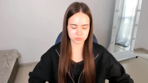 Snapshot of mmm_bananaa_ chatting on 02-04-25, 12:33 Beata online show from 02-04-25, 12:33