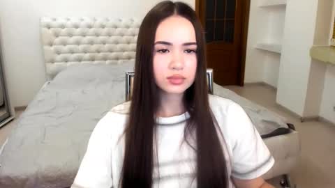 Snapshot of mmm_bananaa_ chatting on 02-08-25, 07:38 Beata online show from 02-08-25, 07:38