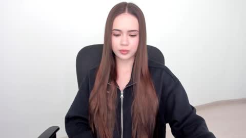 Snapshot of mmm_bananaa_ chatting on 02-15-25, 02:33 Beata online show from 02-15-25, 02:33