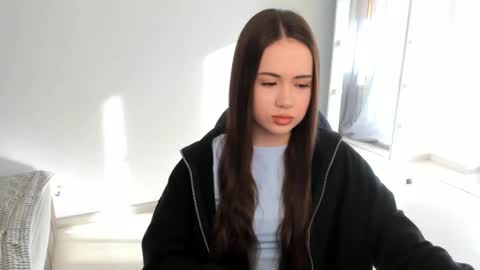 Snapshot of mmm_bananaa_ chatting on 02-23-25, 01:21 Beata online show from 02-23-25, 01:21