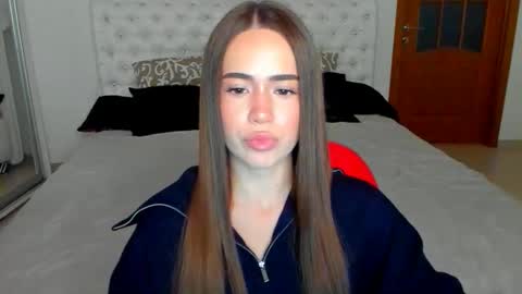 Snapshot of mmm_bananaa_ chatting on 09-16-25, 06:09 Beata online show from 09-16-25, 06:09