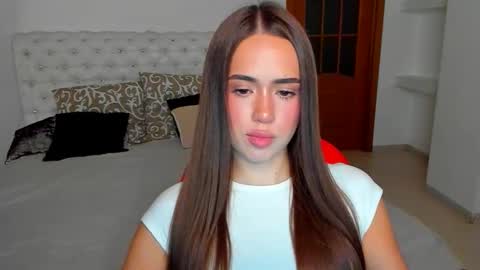 Snapshot of mmm_bananaa_ chatting on 09-27-25, 04:56 Beata online show from 09-27-25, 04:56