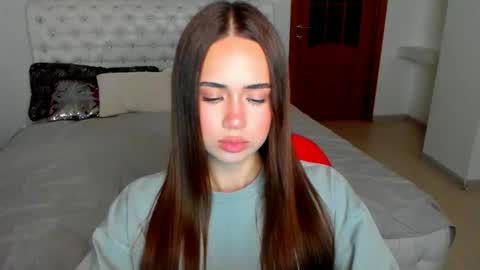 Snapshot of mmm_bananaa_ chatting on 10-08-25, 04:15 Beata online show from 10-08-25, 04:15