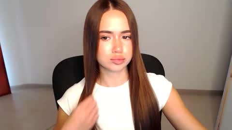 Snapshot of mmm_bananaa_ chatting on 10-11-25, 09:41 Beata online show from 10-11-25, 09:41