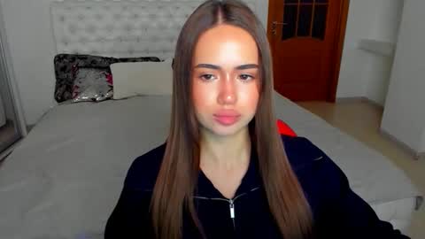 Snapshot of mmm_bananaa_ chatting on 10-13-25, 07:52 Beata online show from 10-13-25, 07:52