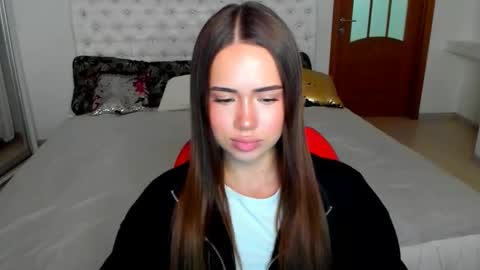 Snapshot of mmm_bananaa_ chatting on 10-16-25, 03:57 Beata online show from 10-16-25, 03:57