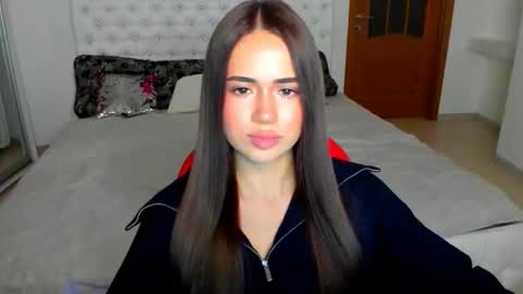 Snapshot of mmm_bananaa_ chatting on 10-17-25, 05:26 Beata online show from 10-17-25, 05:26