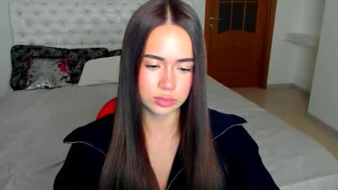 Snapshot of mmm_bananaa_ chatting on 10-18-25, 06:41 Beata online show from 10-18-25, 06:41