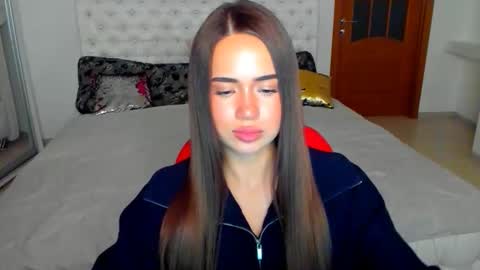 Snapshot of mmm_bananaa_ chatting on 10-25-25, 04:02 Beata online show from 10-25-25, 04:02