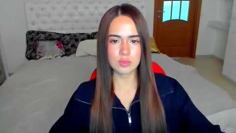 Snapshot of mmm_bananaa_ chatting on 10-26-25, 06:03 Beata online show from 10-26-25, 06:03