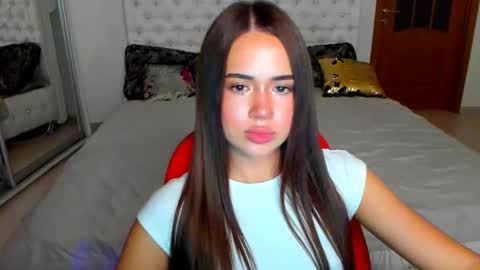 Snapshot of mmm_bananaa_ chatting on 10-28-25, 06:32 Beata online show from 10-28-25, 06:32