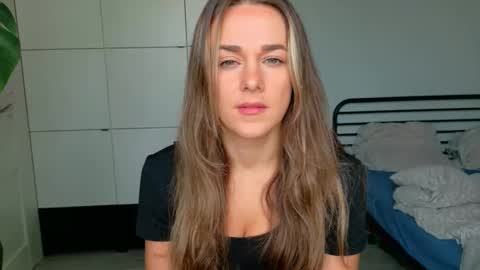 mmminnie online show from 10-22-25, 11:10