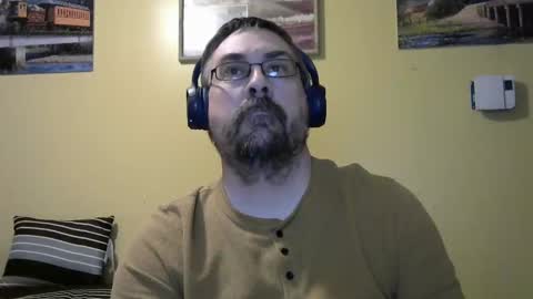 Snapshot of mmr45 chatting on 11-09-25, 05:17 mmr45 online show from 11-09-25, 05:17