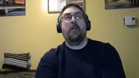 Snapshot of mmr45 chatting on 11-10-25, 04:22 mmr45 online show from 11-10-25, 04:22