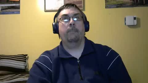 Snapshot of mmr45 chatting on 12-15-25, 04:50 mmr45 online show from 12-15-25, 04:50