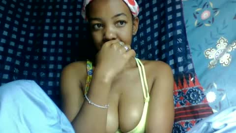 Snapshot of mmyriame chatting on 06-22-26, 08:17 mmyriame online show from 06-22-26, 08:17