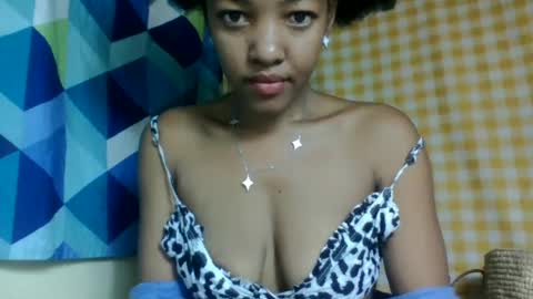 Snapshot of mmyriame chatting on 06-30-26, 12:06 mmyriame online show from 06-30-26, 12:06