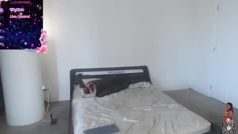 Snapshot of mochamami420 chatting on 12-29-24, 05:12 NynaStax online show from 12-29-24, 05:12