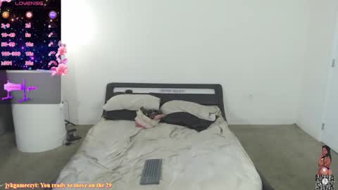 Snapshot of mochamami420 chatting on 01-23-25, 10:11 NynaStax online show from 01-23-25, 10:11