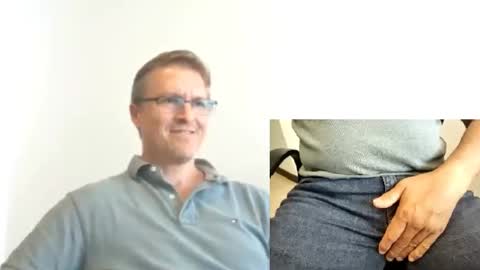 Snapshot of moe_001 chatting on 01-10-25, 07:32 Moe online show from 01-10-25, 07:32