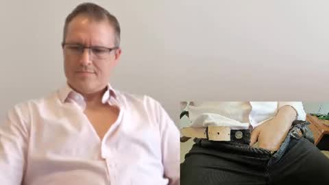 Snapshot of moe_001 chatting on 09-16-25, 05:47 Moe online show from 09-16-25, 05:47