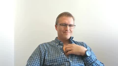 Snapshot of moe_001 chatting on 09-25-25, 07:17 Moe online show from 09-25-25, 07:17