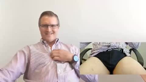 Snapshot of moe_001 chatting on 10-22-25, 07:24 Moe online show from 10-22-25, 07:24