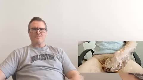 Snapshot of moe_001 chatting on 10-29-25, 05:36 Moe online show from 10-29-25, 05:36