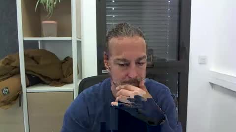 Snapshot of moi9876543210 chatting on 12-09-24, 12:19 Julien online show from 12-09-24, 12:19