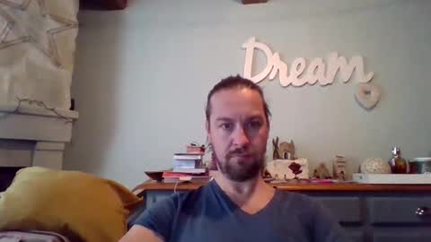 Snapshot of moi9876543210 chatting on 01-08-25, 02:03 Julien online show from 01-08-25, 02:03