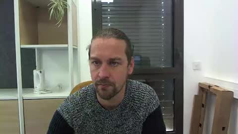 Snapshot of moi9876543210 chatting on 01-21-25, 12:29 Julien online show from 01-21-25, 12:29