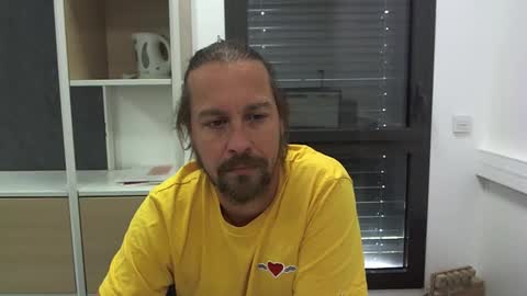 Snapshot of moi9876543210 chatting on 09-12-25, 12:38 Julien online show from 09-12-25, 12:38