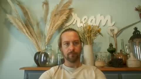 Snapshot of moi9876543210 chatting on 09-19-25, 10:16 Julien online show from 09-19-25, 10:16