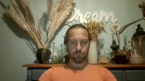 Snapshot of moi9876543210 chatting on 09-19-25, 10:21 Julien online show from 09-19-25, 10:21