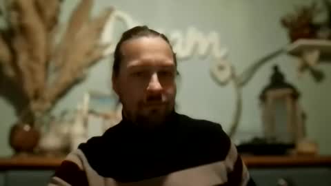 Snapshot of moi9876543210 chatting on 01-05-26, 08:45 Julien online show from 01-05-26, 08:45